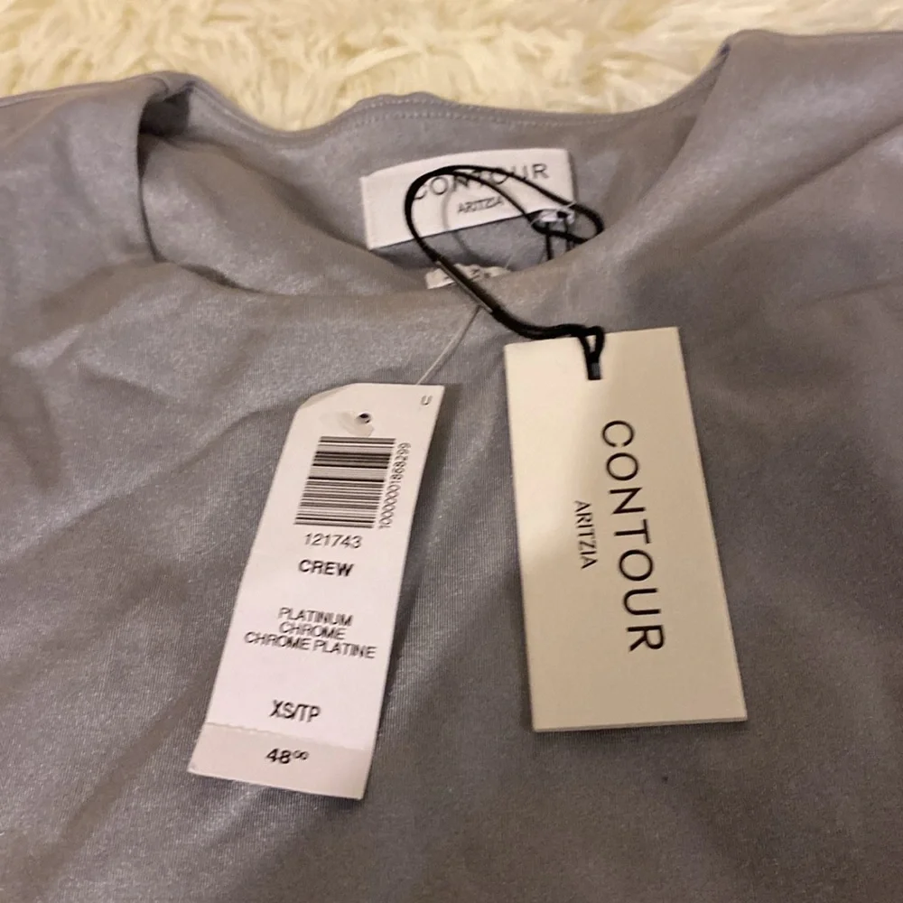 Aritzia Contour Metallic Crew Neck T-Shirt - Picture 10 of 12